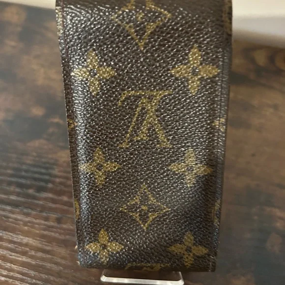 Authentic LV Case- includes dust bag - Picture 4 of 9